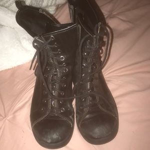 Combat boots